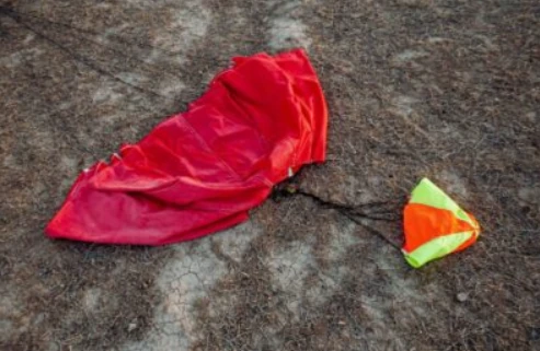 Neon Yeşil Ripstop Nylon Kumaş - Yerdeki paraşüt örnekleri